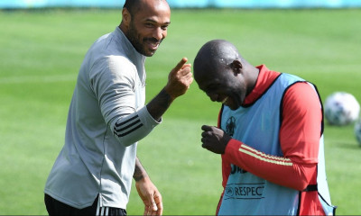 Euro 2020: Ο Τιερί Ανρί το 'χει ακόμα - «Χάζεψε» Ντε Μπρόινε και Λουκάκου στην προπόνηση