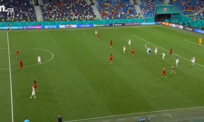 Euro 2020: Εισβολή γυναίκας στο Φινλανδία-Βέλγιο (video)