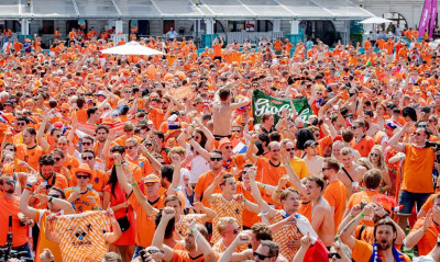 Euro 2020: Η Βουδαπέστη είναι… πορτοκαλί! (video+photos)