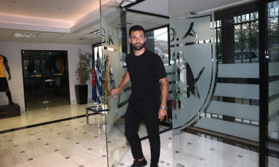 ΑΕΚ: Υπογράφει ο Τζαβέλλας - Ετοιμάζεται η φανέλα του (photos)