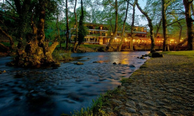 Άφωνοι με το θέαμα - «Θηρίο»... λουζόταν σε ποταμό μεγαλούπολης