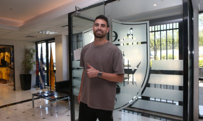 Ανακοινώνει Λε Ταλέκ η ΑΕΚ - Το νούμερο που επέλεξε (photos)