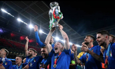 Euro 2020: Στη Ρώμη η κούπα - Αποθέωση από τους (photos+videos)