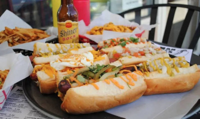 Πήγε να φάει και «τρελάθηκε» - Δεν θα πιστεύετε τι βρήκε μέσα στο φαγητό της (photos)