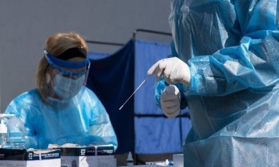 Κορονοϊός: Διευκρινίσεις για το ποιος θα επιβαρύνεται με το κόστος των υποχρεωτικών τεστ