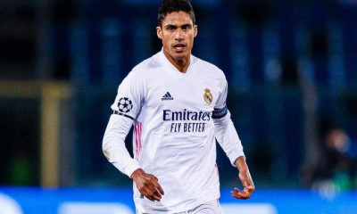 Μάντσεστερ Γιουνάιτεντ: Μια ανάσα από Βαράν (photos)