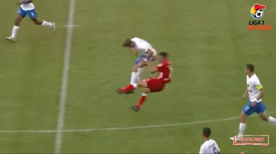 Τρομακτικός τραυματισμός ποδοσφαιριστή στη Ρουμανία - Δέχτηκε ισχυρό χτύπημα στο κεφάλι (video+photo