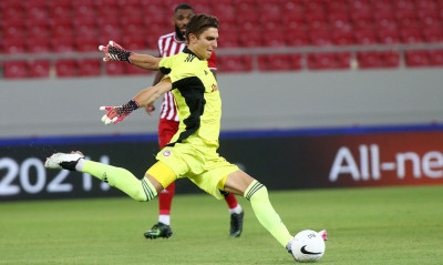 Ολυμπιακός-Νέφτσι Μπακού: Κατέρριψε ρεκόρ 53 ετών ο Τζολάκης (photos)