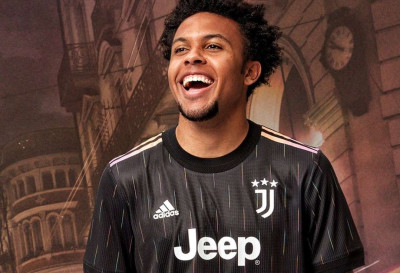 Γιουβέντους: Παρουσίασε τη μαύρη εμφάνισή της! (Video+Photos)