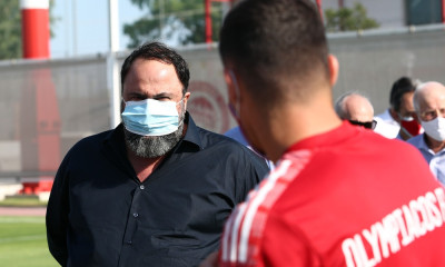 Ολυμπιακός: Αγιασμός στο Ρέντη παρουσία Μαρινάκη – «Ξεπερνάμε σαν οικογένεια τα προβλήματα»