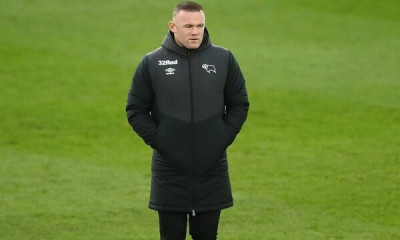 Ρούνεϊ: Σάλος με τις φωτογραφίες που τον δείχνουν μεθυσμένο δίπλα σε ημίγυμνες κοπέλες (pics)