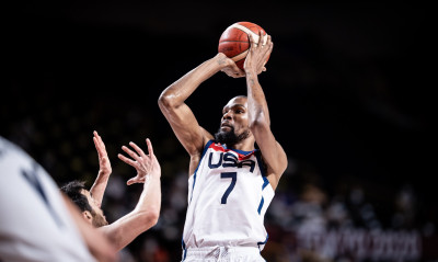 Κέβιν Ντουράντ: Έγραψε ιστορία ως ο πρώτος σκόρερ στην ιστορία των ΗΠΑ σε Ολυμπιάδα (video)