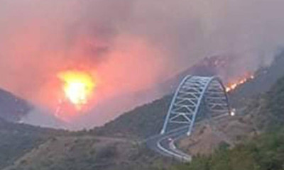 Φωτιά ΤΩΡΑ: Έκλεισαν παλιά και νέα Εθνική Οδός Τρίπολης – Καλαμάτας