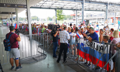 Σλοβενία: Αποθεωτική υποδοχή σε Ντόντσιτς στο αεροδρόμιο (video)