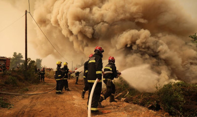 Φωτιά Εύβοια: Η μεγάλη μάχη για την Ιστιαία - Ανθρώπινα τείχη για τις αναζωπυρώσεις