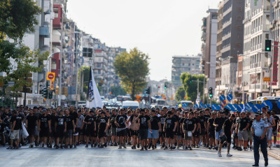 ΠΑΟΚ-Μποέμιανς: Πορεία οπαδών κατά των διακρίσεων λόγω εμβολιασμού! (video+photos)