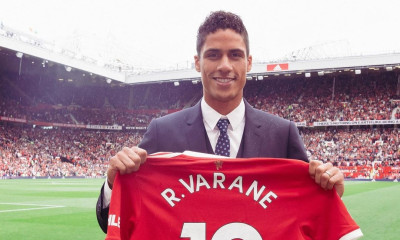 Μάντσεστερ Γιουνάιτεντ: Επίσημα «κόκκινος διάβολος» ο Βαράν - Ανακοινώθηκε στο γήπεδο (photos+video)