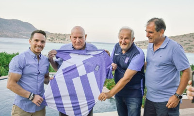 Ο Γαλανόλευκος Φάρος τίμησε τον Ολυμπιονίκη Λευτέρη Πετρούνια – Στο μουσείο η φανέλα του (photos)