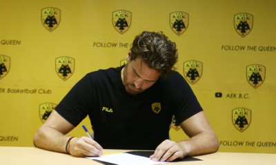 Μπόγρης: «Ευχαριστώ την ΑΕΚ για την ευκαιρία – Η σκέψη μας στους συνανθρώπους μας»