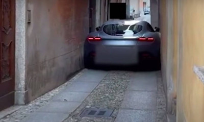 H Ferrari δεν είναι σκούτερ για να χωράει παντού