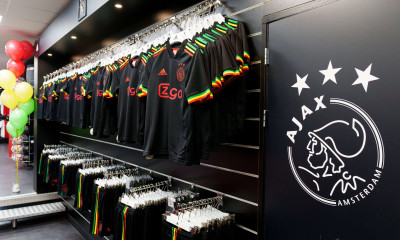 Άγιαξ: Φανέλα-τιμή στον Μπομπ Μάρλεϊ! (Video+Photos)