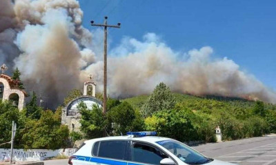 Φωτιά στα Βίλια: Μάχη για να μην πάει στον Κιθαιρώνα – Στα 5χλμ. το μέτωπο – Ζημιές σε σπίτια