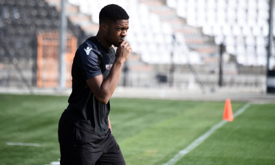 ΠΑΟΚ: Στη Θεσσαλονίκη ο Άκπομ - Υπογράφει την Τετάρτη (photos)