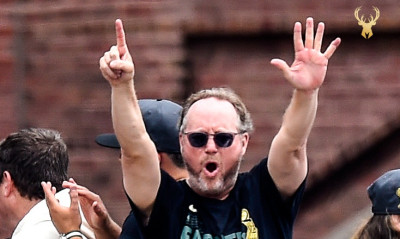 Μιλγουόκι Μπακς: Στο τιμόνι για ακόμη τρία χρόνια ο Μπουντενχόλζερ