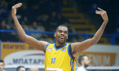 Περιστέρι: Ατομικό πρόγραμμα για Μορέιρα - ΜακΚρί