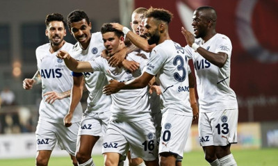 Συνεχίζει ακάθεκτη η Φενέρμπαχτσε (videos)