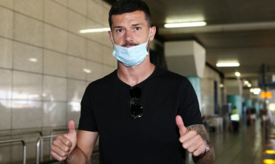 AEK: Στην Αθήνα για τις υπογραφές ο Γέφτιτς! (photos)