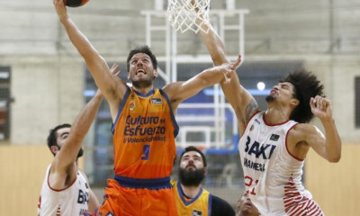 Βαν Ρόσομ: Ηγέτης των «νυχτερίδων» και στα φιλικά (video)