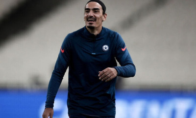 Λάζαρος Χριστοδουλόπουλος: Παρτάρει και... σπάει πιάτα (video+photos)