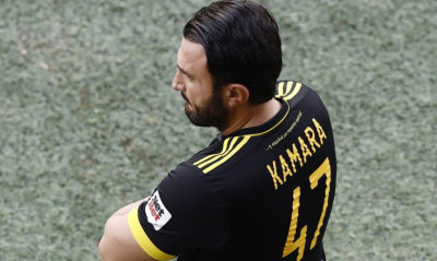 Άρης-ΟΦΗ: Με φανέλα Καμαρά στο γήπεδο ο Καρυπίδης (photos)