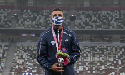 Άρης-ΟΦΗ: Στο γήπεδο με το μετάλλιο για την αγαπημένη του ομάδα Έλληνας Παραολυμπιονίκης (photos)