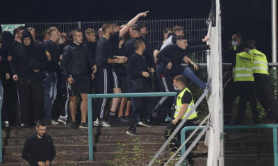 Τρομερές εικόνες στη Γερμανία: Σε κρίσιμη κατάσταση δύο οπαδοί μετά από επεισόδια