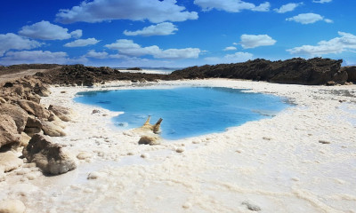 «Βάφτηκε» κόκκινη η Νεκρά Θάλασσα - Γιατί πήρε το νέο της χρώμα (photos)