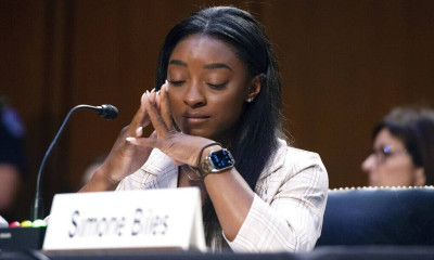 Συγκλόνισε η Μπάιλς: «Το FBI έκλεισε τα μάτια, δεν θέλω να βιώσει άλλος αυτή τη φρίκη»