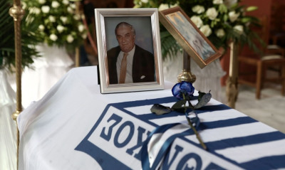 Γιάννης Ματζουράνης: Κηδεύτηκε με τη σημαία του Εθνικού (photos)
