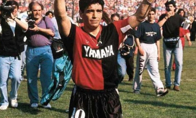 Επική φανέλα ομάδας της Αργεντινής για τον Μαραντόνα (photos+video)