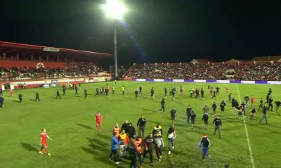 Τρομακτικό περιστατικό στη Βοσνία: Ενέδρα οπαδών σε διαιτητή - Έβαλαν φωτιά στο αμάξι του!