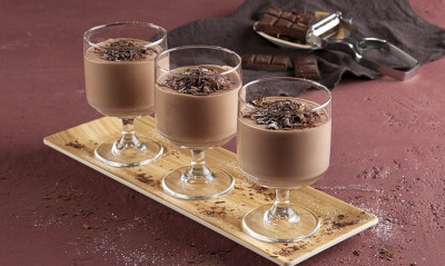 Άκης Πετρετζίκης: Μους σοκολάτας γάλακτος