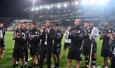 ΠΑΟΚ-Σλόβαν Μπρατισλάβας: Στέφανι στη θύρα 4 από τους παίκτες για τα έξι «αετόπουλα» (photos)