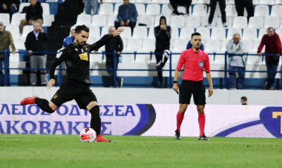 Ιωνικός-Λαμία: Γκολ-πέναλτι ο Μανούσος, αποβολή Ντάλσιο (video)