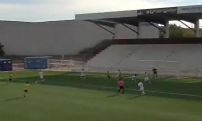 Η γκολάρα της χρονιάς θέλει και τύχη! Ασύλληπτη έμπνευση από τα 80 μέτρα (video)