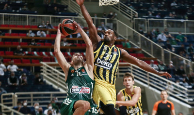 Παναθηναϊκός ΟΠΑΠ-Φενέρμπαχτσε: Τρομερό buzzer beater του Παπαπέτρου έβαλε «φωτιά» στο ΟΑΚΑ