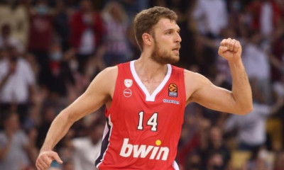 Βεζένκοφ: «Κάναμε τρομερή δουλειά και πήραμε το παιχνίδι»