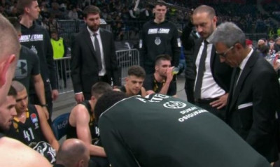 Απίστευτος Ομπράντοβιτς, τα... έψαλλε στους παίκτες του στο +26 (video)