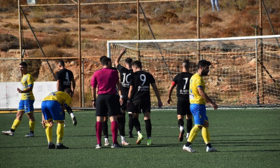 Μυθικό: Πήγαν να δουν τοπικό ντέρμπι με τον… καναπέ τους! (photo)