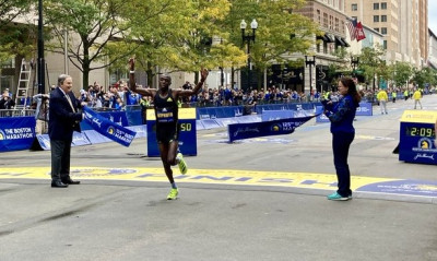 Μαραθώνιος: Ο Κενυάτης Κιπρούτο… έκοψε πρώτος το νήμα στη Βοστώνη (video)